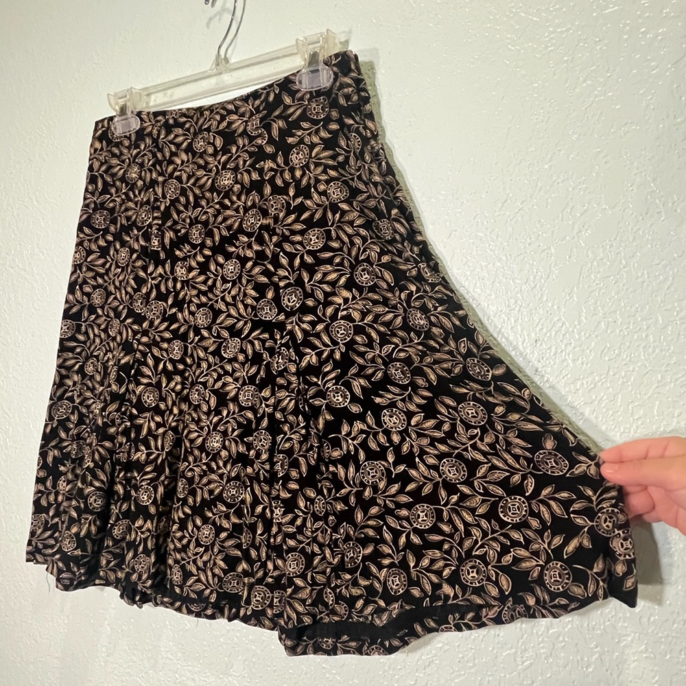 JONES WEAR VTG 90’s Beautiful Black & Tan Floral Drop Pleated Skirt Size S
